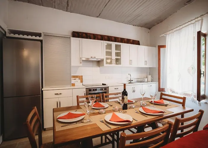 Hani Chrysomilou * Kalopanagiotis